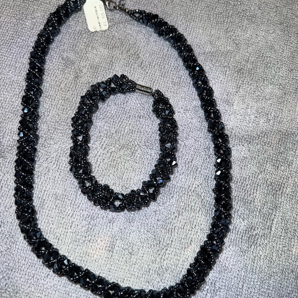 Curaçao crystal necklace and bracelet set in Navy Blue- Brand New. Beautiful!